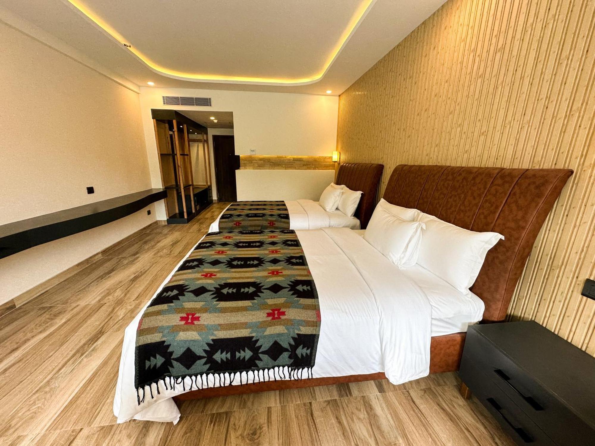 Lake View Resort Pokhara Esterno foto