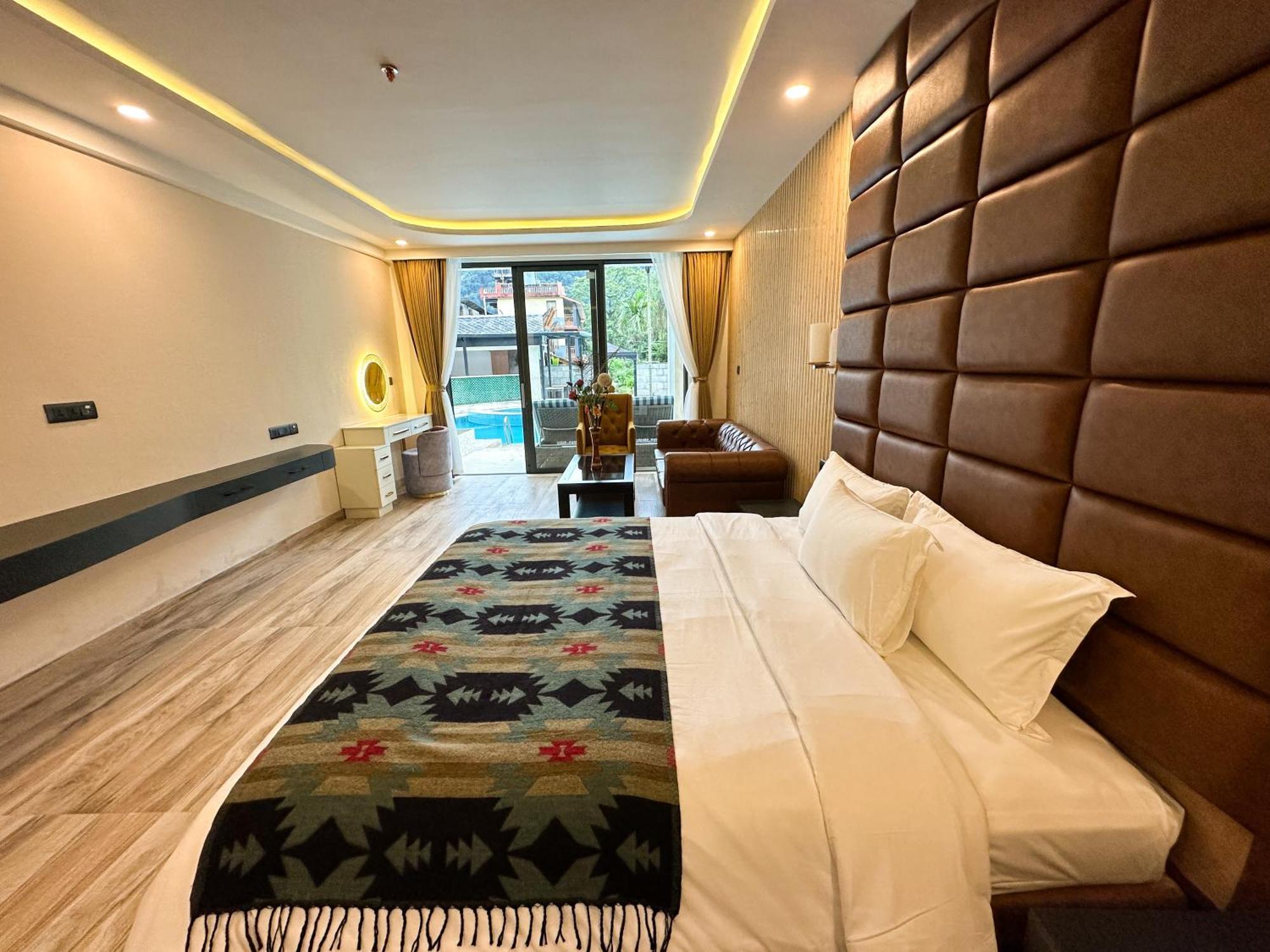 Lake View Resort Pokhara Esterno foto