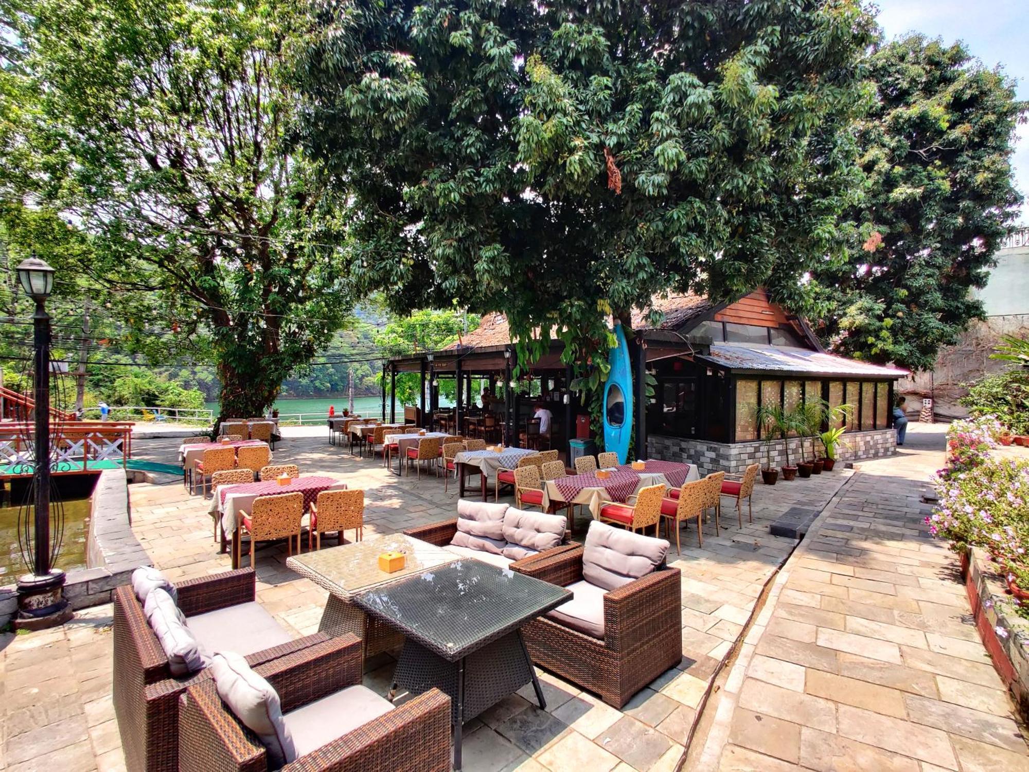 Lake View Resort Pokhara Esterno foto