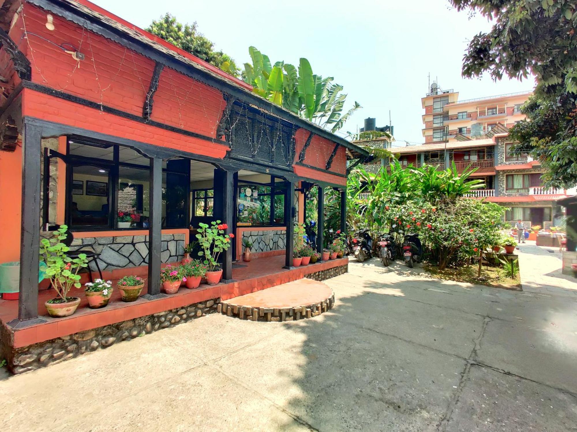 Lake View Resort Pokhara Esterno foto