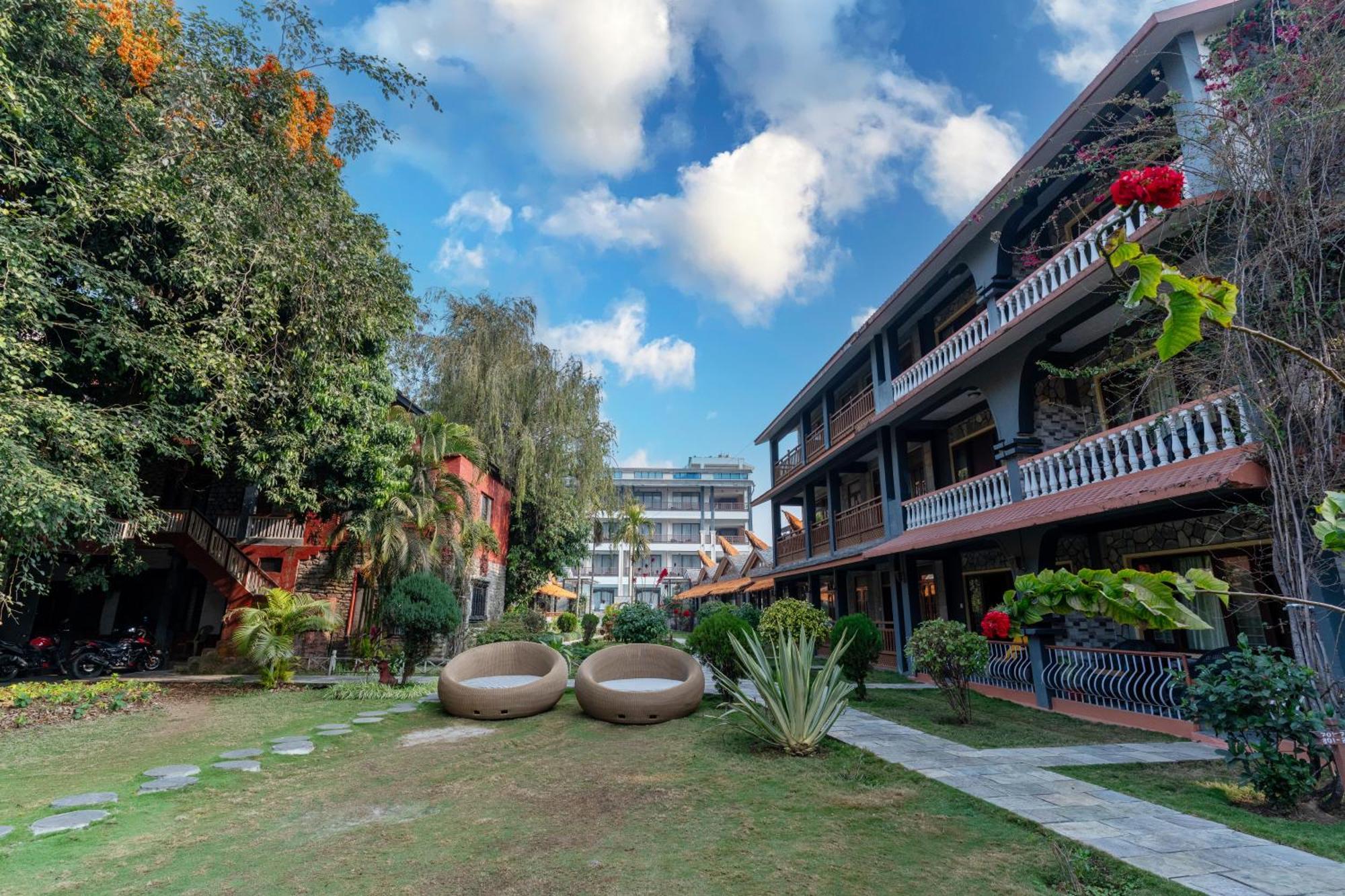 Lake View Resort Pokhara Esterno foto